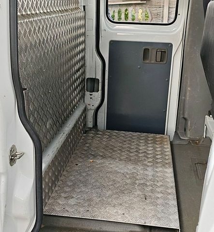 Белый Мерседес Sprinter, объемом двигателя 2.2 л и пробегом 232 тыс. км за 28500 $, фото 34 на Automoto.ua