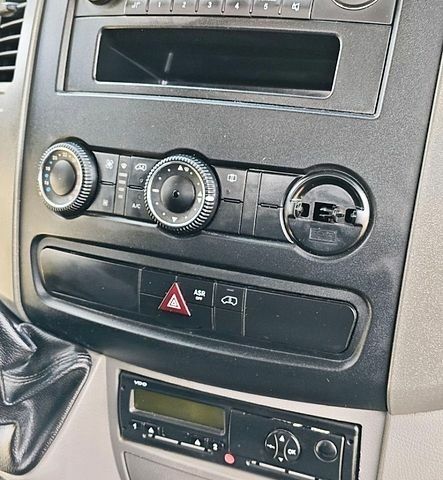 Белый Мерседес Sprinter, объемом двигателя 2.2 л и пробегом 232 тыс. км за 28500 $, фото 25 на Automoto.ua