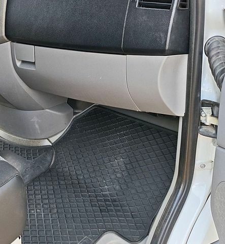 Белый Мерседес Sprinter, объемом двигателя 2.2 л и пробегом 232 тыс. км за 28500 $, фото 24 на Automoto.ua