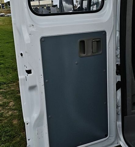 Белый Мерседес Sprinter, объемом двигателя 2.2 л и пробегом 232 тыс. км за 28500 $, фото 33 на Automoto.ua