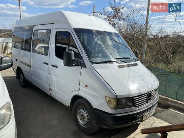 Белый Мерседес Sprinter, объемом двигателя 2.3 л и пробегом 620 тыс. км за 4800 $, фото 4 на Automoto.ua