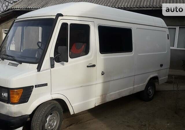 Белый Мерседес Sprinter, объемом двигателя 0 л и пробегом 360 тыс. км за 3300 $, фото 7 на Automoto.ua
