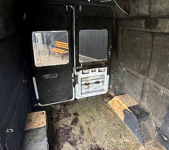 Белый Мерседес Sprinter, объемом двигателя 3 л и пробегом 300 тыс. км за 5999 $, фото 6 на Automoto.ua