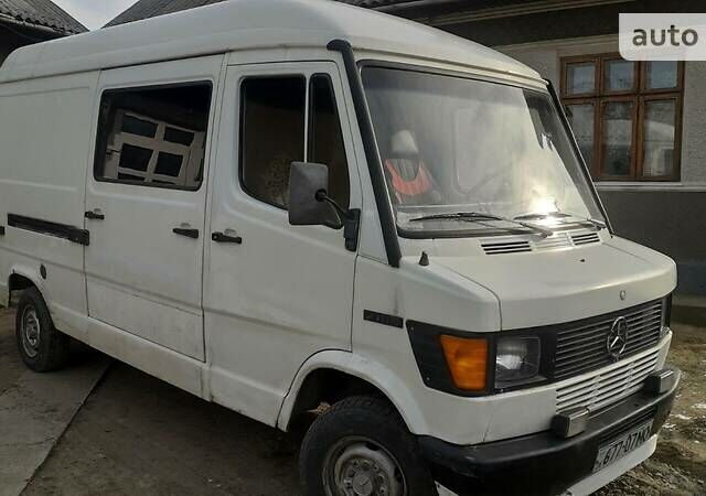 Белый Мерседес Sprinter, объемом двигателя 0 л и пробегом 360 тыс. км за 3300 $, фото 6 на Automoto.ua