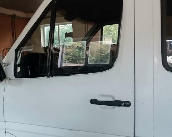 Білий Мерседес Sprinter, об'ємом двигуна 2.3 л та пробігом 541 тис. км за 5000 $, фото 6 на Automoto.ua