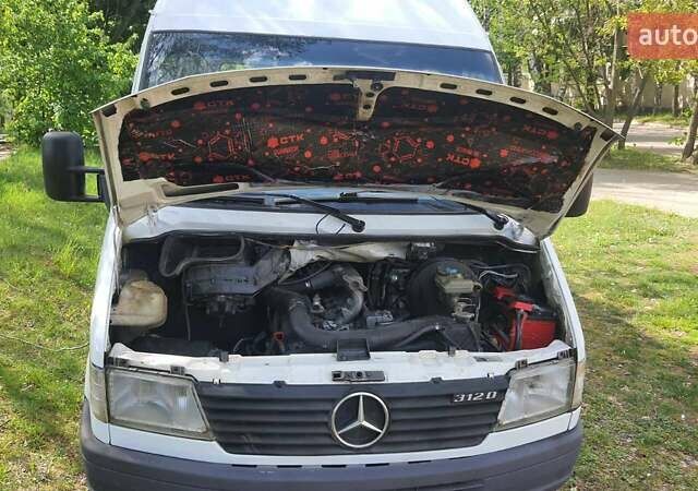 Белый Мерседес Sprinter, объемом двигателя 2.9 л и пробегом 540 тыс. км за 6200 $, фото 2 на Automoto.ua