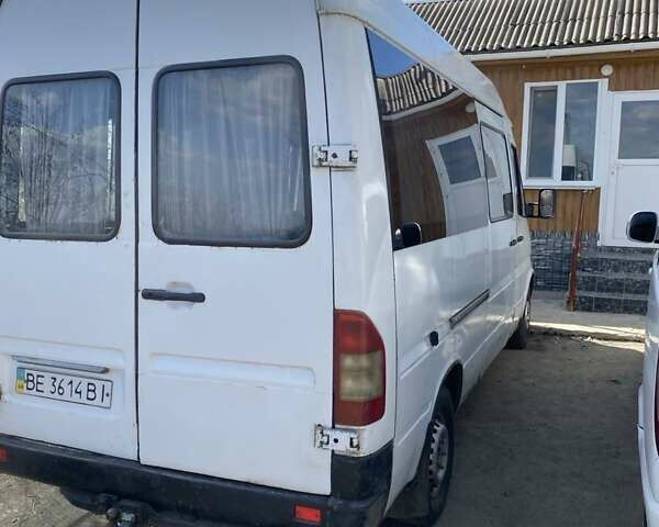 Белый Мерседес Sprinter, объемом двигателя 2.3 л и пробегом 620 тыс. км за 4800 $, фото 1 на Automoto.ua
