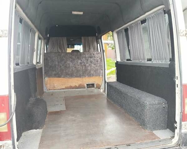 Белый Мерседес Sprinter, объемом двигателя 2.3 л и пробегом 620 тыс. км за 4800 $, фото 3 на Automoto.ua