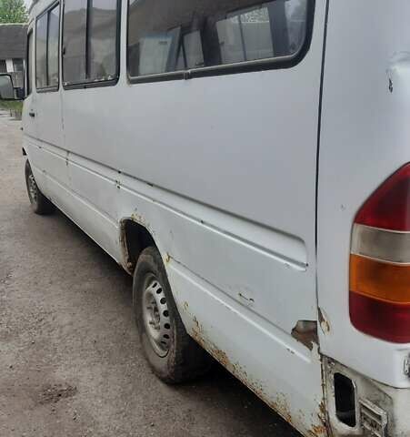 Білий Мерседес Sprinter, об'ємом двигуна 2.3 л та пробігом 299 тис. км за 2800 $, фото 4 на Automoto.ua