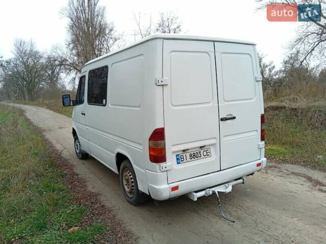 Белый Мерседес Sprinter, объемом двигателя 2.3 л и пробегом 500 тыс. км за 4900 $, фото 5 на Automoto.ua