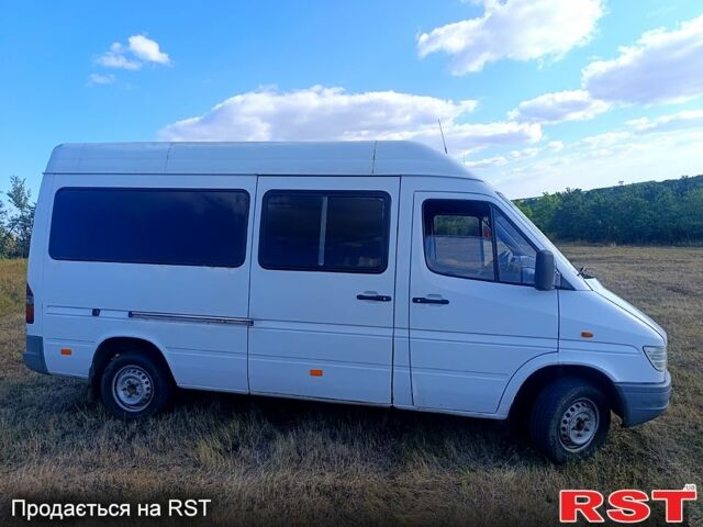 Білий Мерседес Sprinter, об'ємом двигуна 2.3 л та пробігом 435 тис. км за 4299 $, фото 2 на Automoto.ua