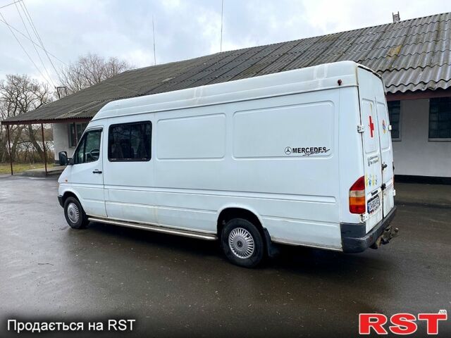 Белый Мерседес Sprinter, объемом двигателя 2.9 л и пробегом 425 тыс. км за 7000 $, фото 6 на Automoto.ua