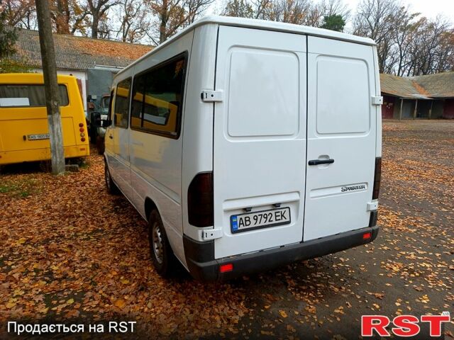 Белый Мерседес Sprinter, объемом двигателя 2.3 л и пробегом 354 тыс. км за 6000 $, фото 3 на Automoto.ua