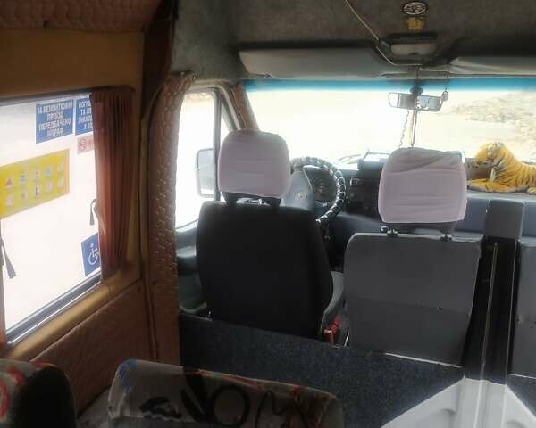 Белый Мерседес Sprinter, объемом двигателя 2.9 л и пробегом 337 тыс. км за 6000 $, фото 2 на Automoto.ua