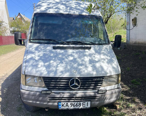 Белый Мерседес Sprinter, объемом двигателя 2.3 л и пробегом 312 тыс. км за 5100 $, фото 28 на Automoto.ua