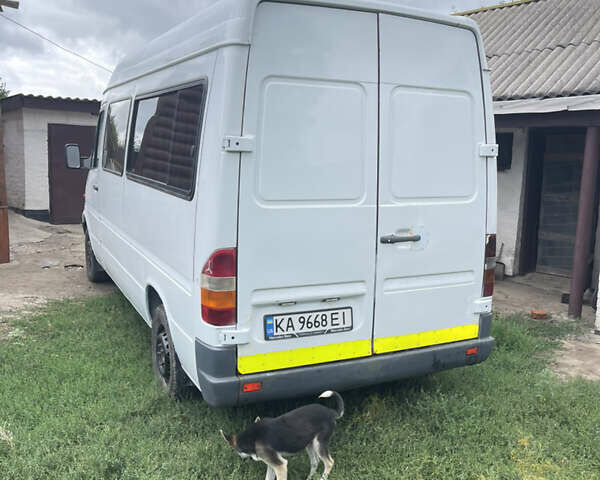 Белый Мерседес Sprinter, объемом двигателя 2.3 л и пробегом 312 тыс. км за 5100 $, фото 12 на Automoto.ua