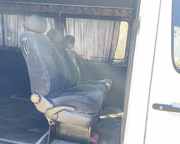 Белый Мерседес Sprinter, объемом двигателя 2.3 л и пробегом 312 тыс. км за 5100 $, фото 20 на Automoto.ua