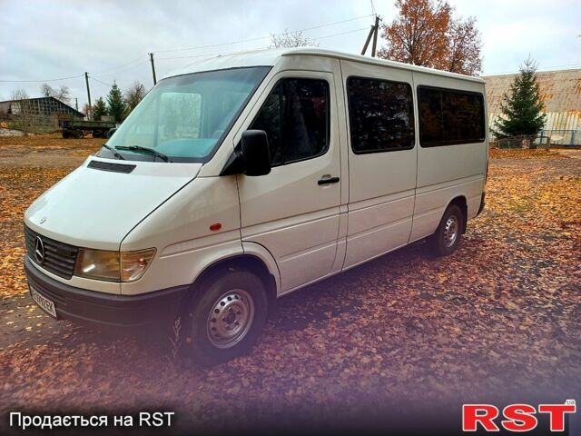 Белый Мерседес Sprinter, объемом двигателя 2.3 л и пробегом 354 тыс. км за 6000 $, фото 2 на Automoto.ua