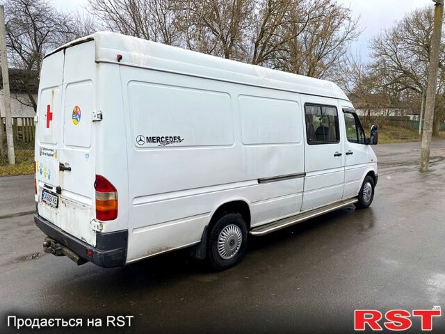 Белый Мерседес Sprinter, объемом двигателя 2.9 л и пробегом 425 тыс. км за 7000 $, фото 5 на Automoto.ua