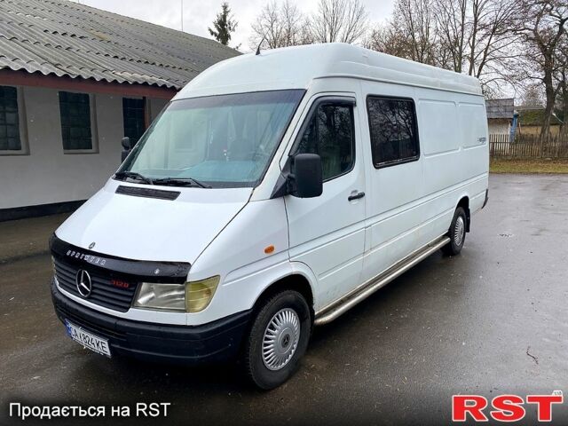 Белый Мерседес Sprinter, объемом двигателя 2.9 л и пробегом 425 тыс. км за 7000 $, фото 1 на Automoto.ua