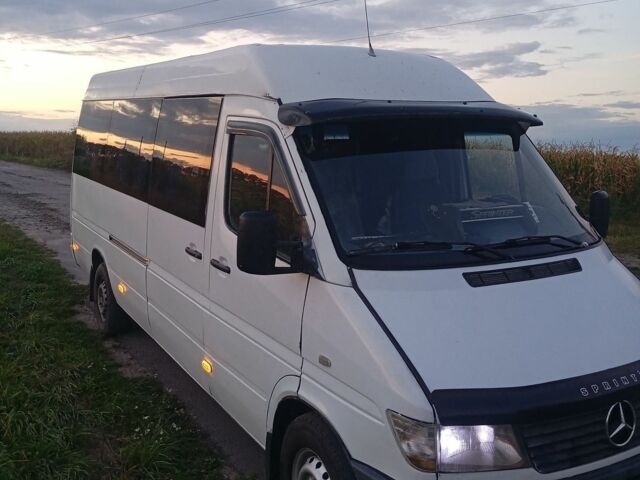 Белый Мерседес Sprinter, объемом двигателя 2.9 л и пробегом 681 тыс. км за 10000 $, фото 2 на Automoto.ua