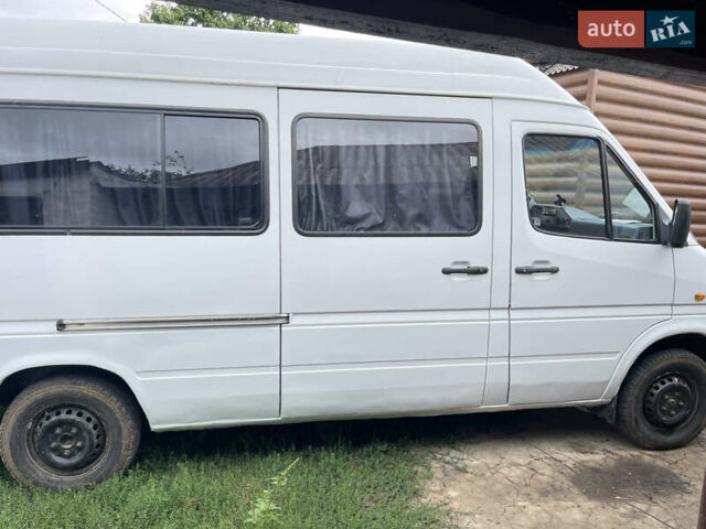 Белый Мерседес Sprinter, объемом двигателя 2.3 л и пробегом 312 тыс. км за 5100 $, фото 4 на Automoto.ua