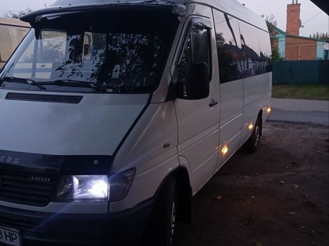 Белый Мерседес Sprinter, объемом двигателя 2.9 л и пробегом 681 тыс. км за 10000 $, фото 1 на Automoto.ua