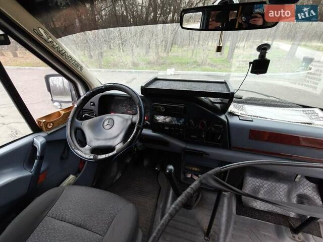 Белый Мерседес Sprinter, объемом двигателя 2.9 л и пробегом 300 тыс. км за 7000 $, фото 3 на Automoto.ua