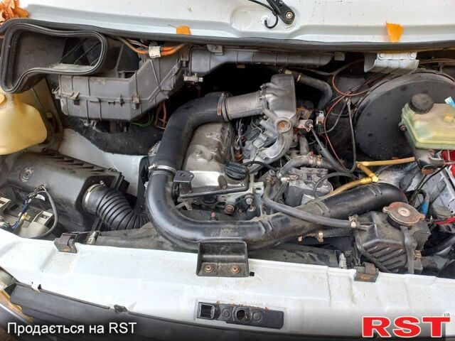 Белый Мерседес Sprinter, объемом двигателя 2.3 л и пробегом 354 тыс. км за 6000 $, фото 7 на Automoto.ua