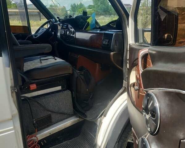 Белый Мерседес Sprinter, объемом двигателя 2.9 л и пробегом 350 тыс. км за 6000 $, фото 10 на Automoto.ua