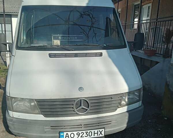 Белый Мерседес Sprinter, объемом двигателя 0 л и пробегом 600 тыс. км за 4500 $, фото 4 на Automoto.ua