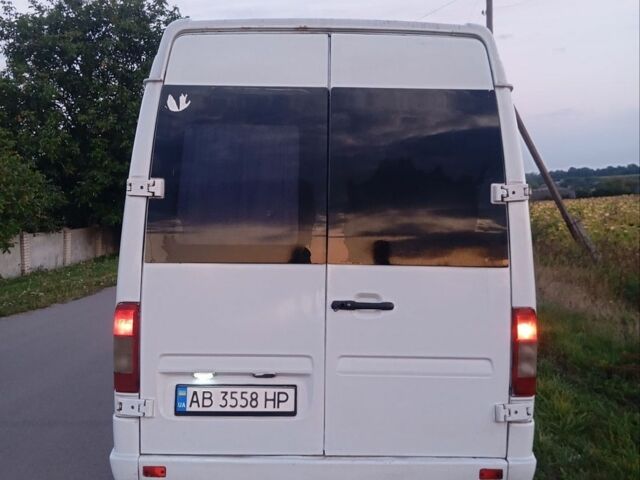 Белый Мерседес Sprinter, объемом двигателя 2.9 л и пробегом 681 тыс. км за 10000 $, фото 3 на Automoto.ua