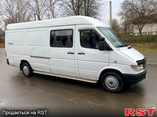 Белый Мерседес Sprinter, объемом двигателя 2.9 л и пробегом 425 тыс. км за 7000 $, фото 4 на Automoto.ua