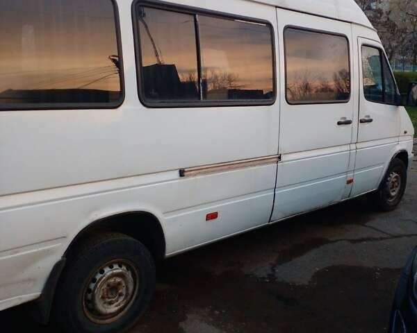 Білий Мерседес Sprinter, об'ємом двигуна 2.3 л та пробігом 450 тис. км за 4800 $, фото 3 на Automoto.ua
