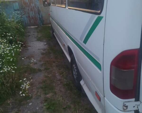 Белый Мерседес Sprinter, объемом двигателя 2.9 л и пробегом 600 тыс. км за 9000 $, фото 2 на Automoto.ua