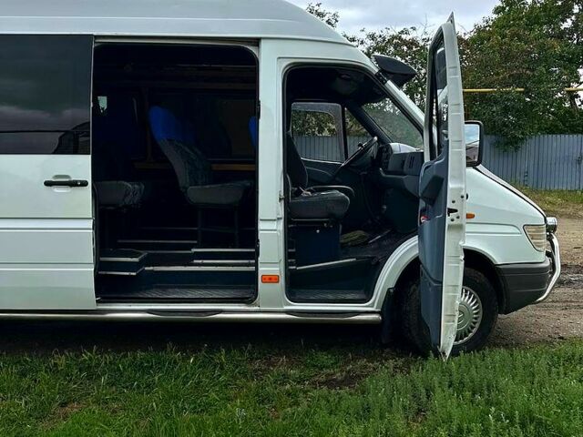 Белый Мерседес Sprinter, объемом двигателя 2.9 л и пробегом 650 тыс. км за 8500 $, фото 2 на Automoto.ua