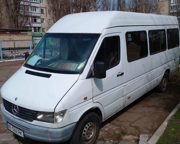 Білий Мерседес Sprinter, об'ємом двигуна 2.3 л та пробігом 450 тис. км за 4800 $, фото 1 на Automoto.ua