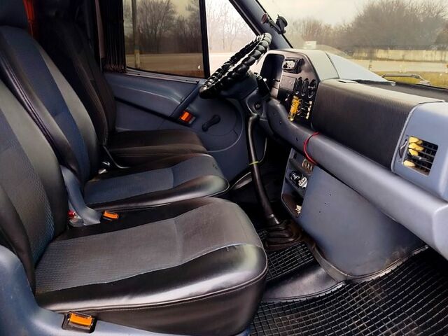 Белый Мерседес Sprinter, объемом двигателя 2.9 л и пробегом 610 тыс. км за 7000 $, фото 3 на Automoto.ua