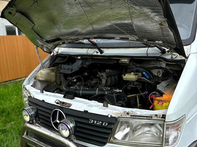 Белый Мерседес Sprinter, объемом двигателя 2.9 л и пробегом 650 тыс. км за 8500 $, фото 7 на Automoto.ua