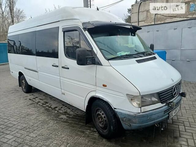 Белый Мерседес Sprinter, объемом двигателя 2.9 л и пробегом 570 тыс. км за 7000 $, фото 6 на Automoto.ua