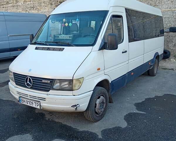 Белый Мерседес Sprinter, объемом двигателя 2.9 л и пробегом 320 тыс. км за 6400 $, фото 6 на Automoto.ua