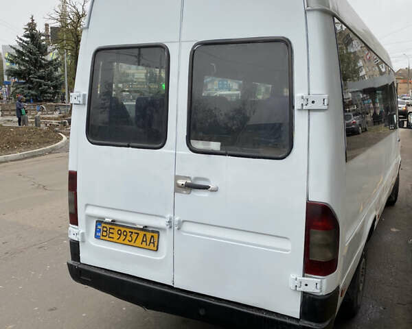 Белый Мерседес Sprinter, объемом двигателя 2.87 л и пробегом 300 тыс. км за 4500 $, фото 3 на Automoto.ua