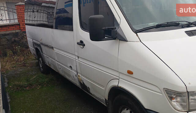 Белый Мерседес Sprinter, объемом двигателя 2.9 л и пробегом 700 тыс. км за 5000 $, фото 2 на Automoto.ua