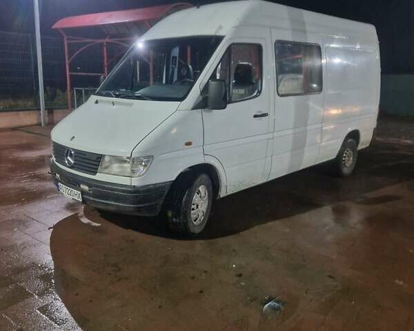 Белый Мерседес Sprinter, объемом двигателя 2.9 л и пробегом 777 тыс. км за 3650 $, фото 2 на Automoto.ua