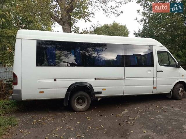 Белый Мерседес Sprinter, объемом двигателя 0 л и пробегом 700 тыс. км за 12000 $, фото 2 на Automoto.ua