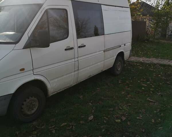 Белый Мерседес Sprinter, объемом двигателя 0 л и пробегом 560 тыс. км за 5000 $, фото 4 на Automoto.ua