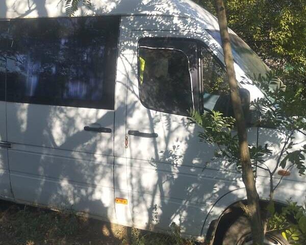 Белый Мерседес Sprinter, объемом двигателя 0 л и пробегом 450 тыс. км за 3500 $, фото 15 на Automoto.ua