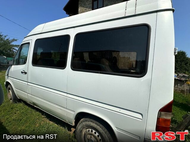 Белый Мерседес Sprinter, объемом двигателя 2.3 л и пробегом 350 тыс. км за 4000 $, фото 2 на Automoto.ua