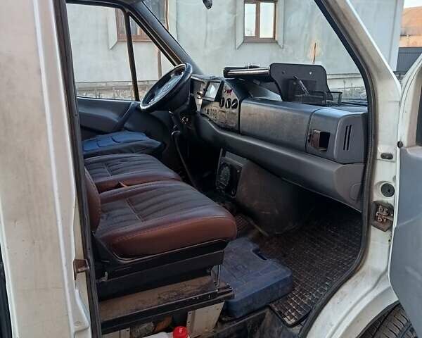 Білий Мерседес Sprinter, об'ємом двигуна 2.9 л та пробігом 350 тис. км за 5500 $, фото 1 на Automoto.ua