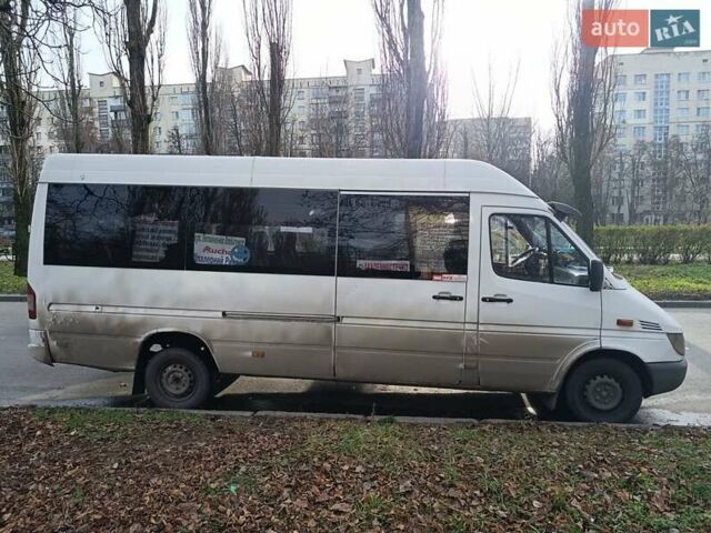 Белый Мерседес Sprinter, объемом двигателя 2.9 л и пробегом 397 тыс. км за 5800 $, фото 2 на Automoto.ua